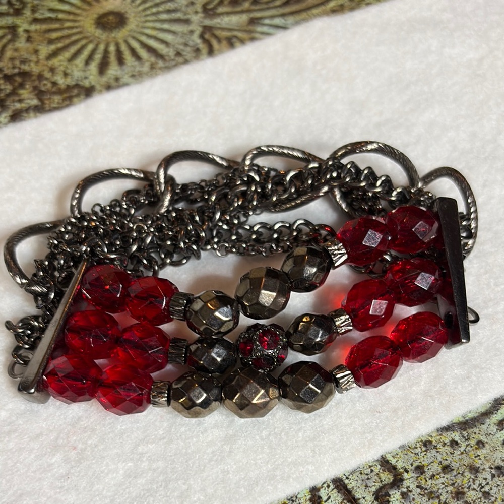 Elegant 1/2 dark Red & Silver stretch beads 1/2 Silver chains Bracelet 7-8”